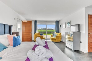 4 bedrooms, iron/ironing board, travel crib, free WiFi