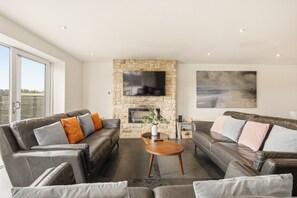 Smart TV, fireplace, video games, ping pong - The Duchess - North East Escapes (Bamburgh)