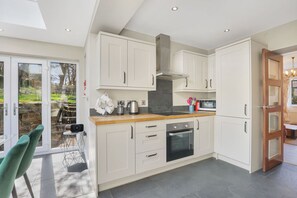 Fridge, microwave, oven, stovetop - Spindlestone Cottage - North East Escapes (Bamburgh)