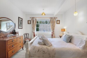 2 bedrooms, iron/ironing board, travel cot, free WiFi