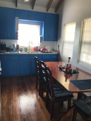 Dining - Byron's House At Secret Beach. (San Pedro)