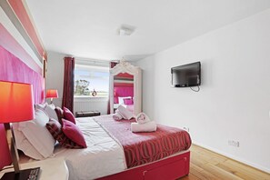 4 bedrooms, iron/ironing board, travel crib, free WiFi