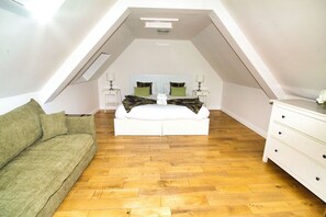 3 chambres, fer et planche à repasser, Wi-Fi gratuit, draps fournis