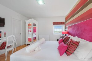 3 chambres, fer et planche à repasser, Wi-Fi gratuit, draps fournis