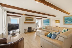 Smart TV, fireplace, books, stereo - Budle Newton - North East Escapes (Bamburgh)