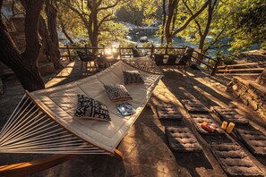 Deluxe Suite, Sea View | Terrace/patio - Cleopatra's Miramare (Zagora-Mouresi)