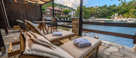 Deluxe Suite, Sea View | Terrace/patio
