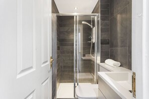 Hårføner og håndklær