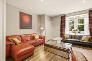 Smart-TV, Kamin, Stereoanlage