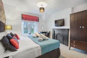 4 bedrooms, iron/ironing board, travel cot, free WiFi - Grove Cottage - North East Escapes (Bamburgh)