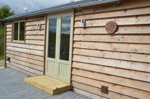 Exterior detail - The Warren, Hot Tub 1 pet allowed Onsite Fishing (Stape)