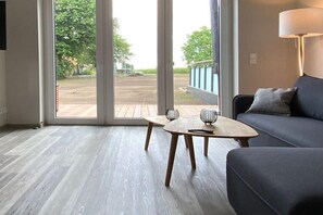 智能電視、壁爐、音響