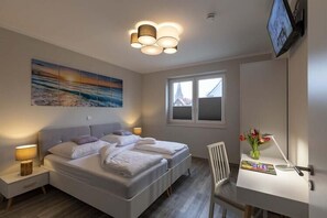 2 bedrooms, iron/ironing board, travel crib, free WiFi