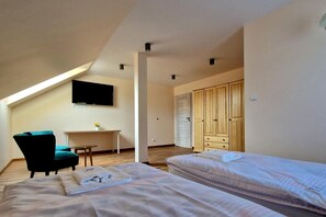 6 soverom, skrivebord og wi-fi (inkludert)