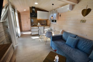 Smart TV, futbolito y tenis de mesa