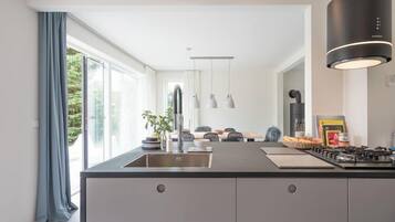 Kühlschrank, Ofen, Herdplatte, Geschirrspüler