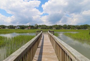 Property grounds - The Landing at Little Oak ~ summer coastal getaway (Folly Beach)