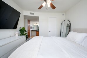 2 bedrooms, desk, free WiFi, bed sheets - 2BR Gated Condo | Pool + Gym Near Old Town (Scottsdale)