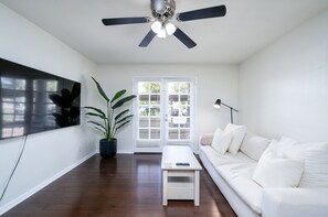 Smart TV, books, offices - 2BR Gated Condo | Pool + Gym Near Old Town (Scottsdale)