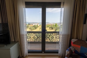 舒適雙人房, 陽台, 海景 | 客房內保險箱、遮光布/窗簾、隔音、免費無線上網