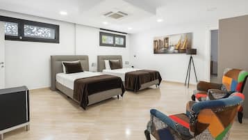 Kamar Superior, Beberapa Tempat Tidur, Bebas Asap Rokok | Brankas, tirai kedap cahaya, kedap suara, dan Wi-Fi gratis