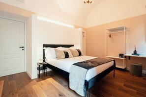 Basic Room, Courtyard View - Naman Hotellerie Monti (Rome)