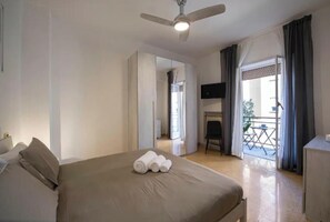 4 bedrooms, desk, iron/ironing board, free WiFi