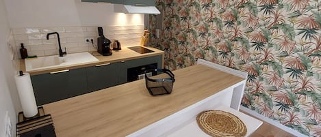 KĂŒhlschrank, Mikrowelle, Ofen, GeschirrspĂŒler