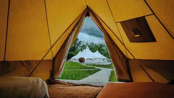 4 bedrooms, bed sheets