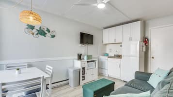 Apartment (2 Bedrooms) | Front of property