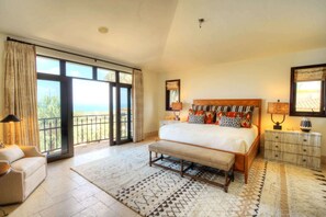 5 bedrooms, desk, travel cot, free WiFi