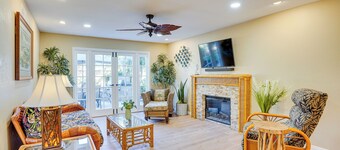 Huntington Beach Vacation Rental ~ 3 Mi to Dtwn!