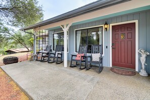 Apartment (2 Bedrooms) | Interior - Yosemite Wellbeing Retreat on 5 Acres w/ Mtn Views (Ahwahnee)