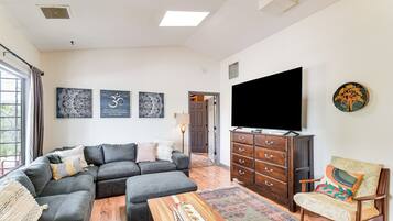 Apartment (2 Bedrooms) | Front of property