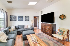 Apartment (2 Bedrooms) | Front of property