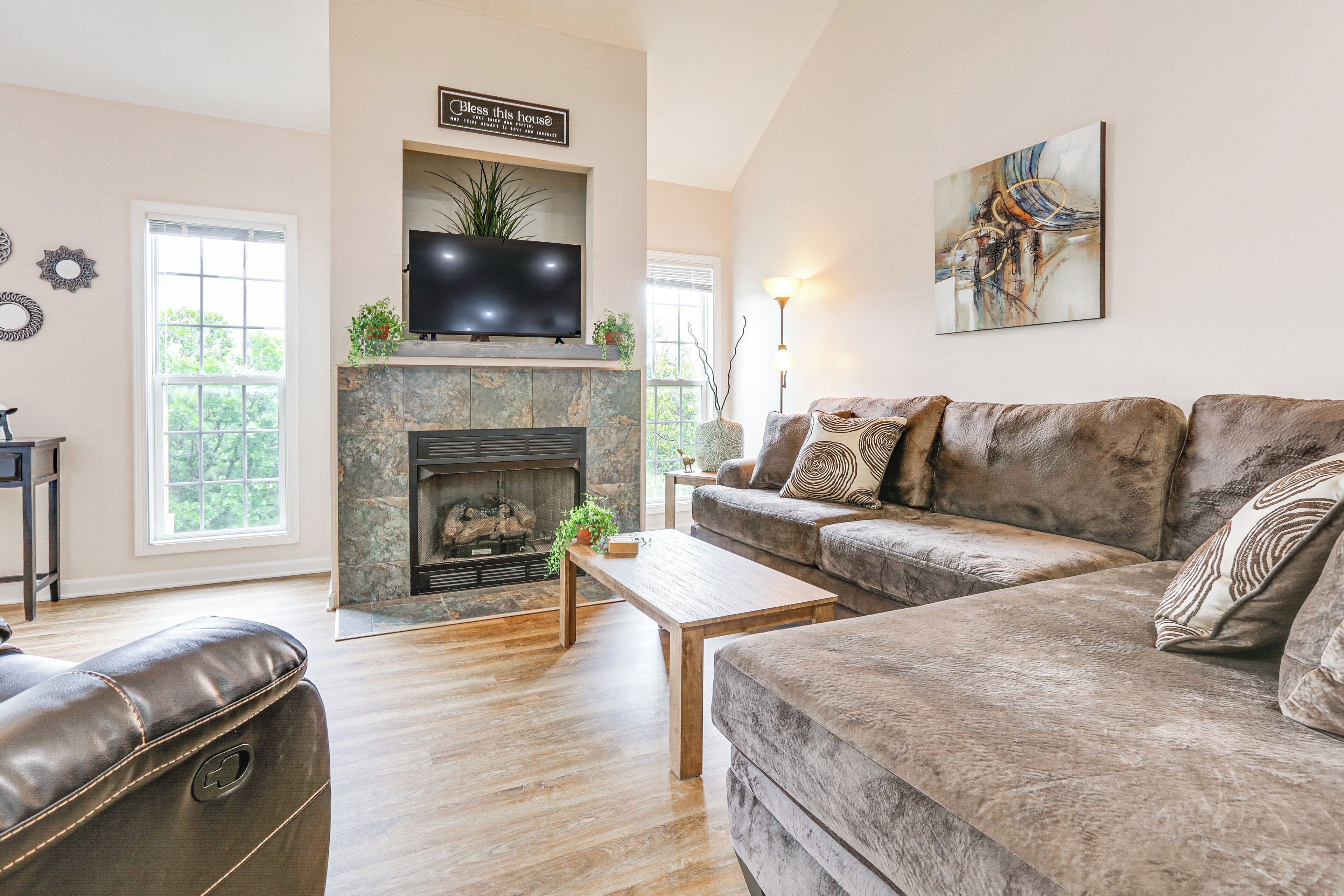 House (4 Bedrooms) | Front of property