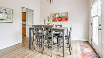 House (4 Bedrooms) | Interior