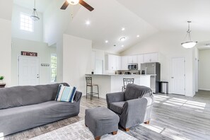 House (3 Bedrooms) | Interior