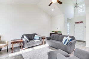 House (3 Bedrooms) | Interior