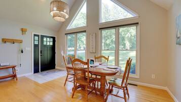 House (4 Bedrooms) | Interior