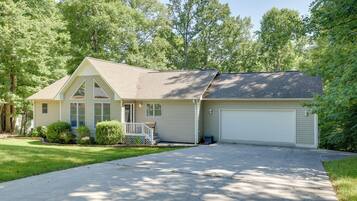 House (4 Bedrooms) | Depan hartanah