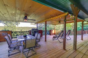Interior - 'just a Cast Away' Cassville Cabin w/ Covered Deck (Cassville)