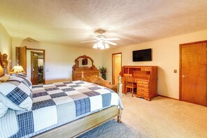 Interior - 'just a Cast Away' Cassville Cabin w/ Covered Deck (Cassville)