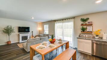 House (3 Bedrooms) | Interior