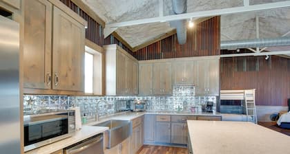 On Spacious Ranch: Quiet Kaufman Studio Cabin!