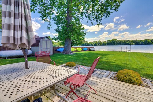 Howe Retreat w/ Fire Pit + Private Boat Dock!