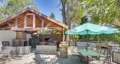 Lake Arrowhead Cabin w/ Hot Tub & Mountain Views!
