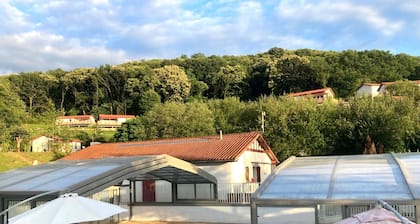 Chalet Oihana Avec vue sur la Campagne Basque et Piscine