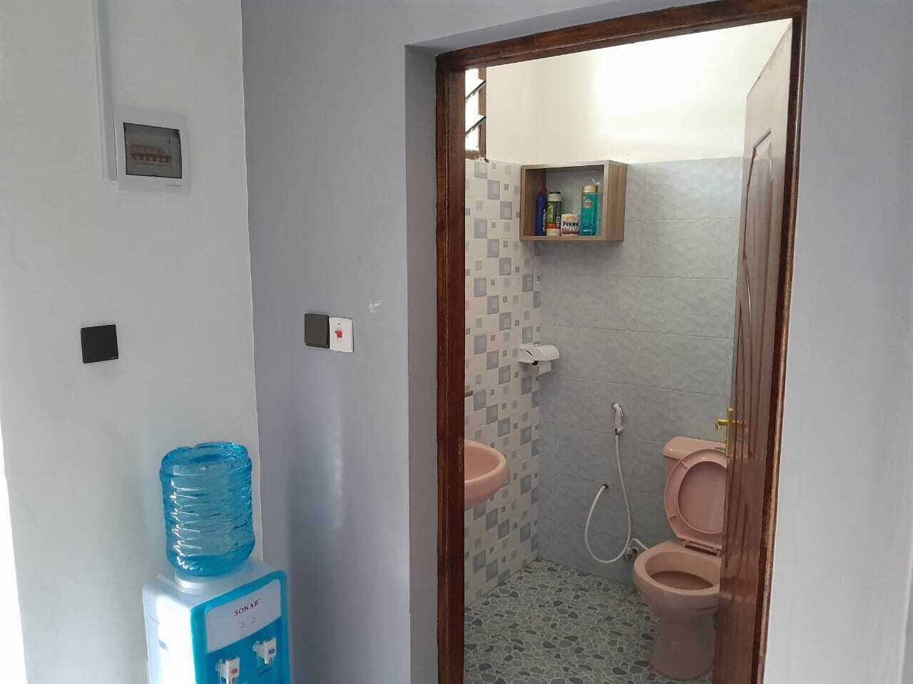 Shower, bidet, towels, soap