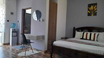 1 bedroom, in-room safe, iron/ironing board, free WiFi